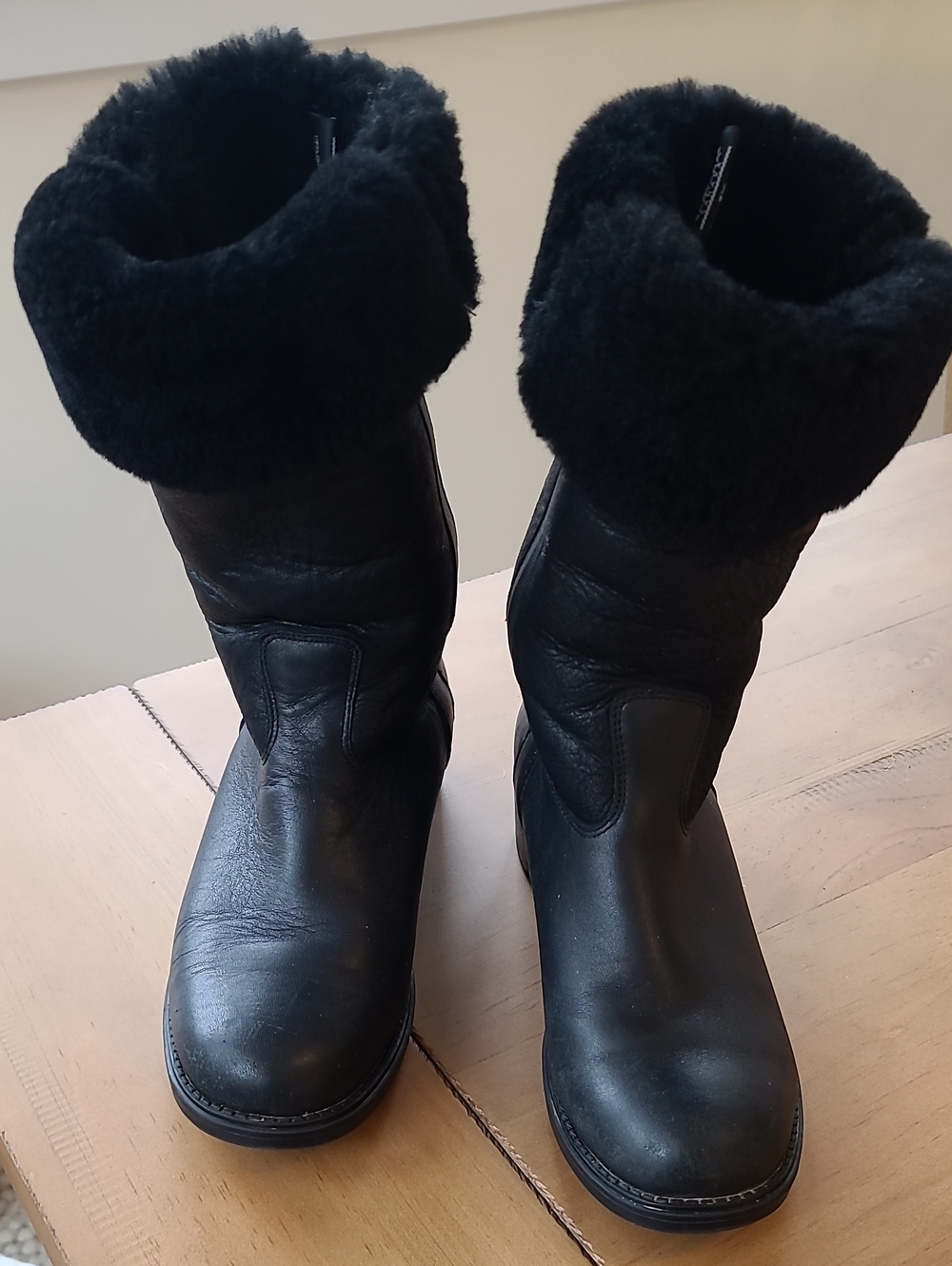 Santana Canada Vermont Black Shearling-Lined Winter Boots - Women 8